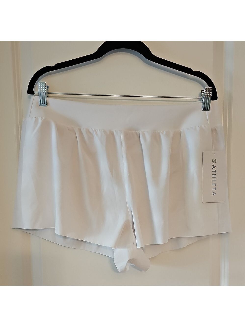 NWT Athleta Go The Distance Run Short - Picture 2 of 9